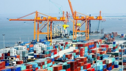 Chiến tranh thương mại Mỹ-Trung: Ngoài mất 6.000 tỷ đồng trong 5 năm, Việt Nam còn chịu rủi ro nào?